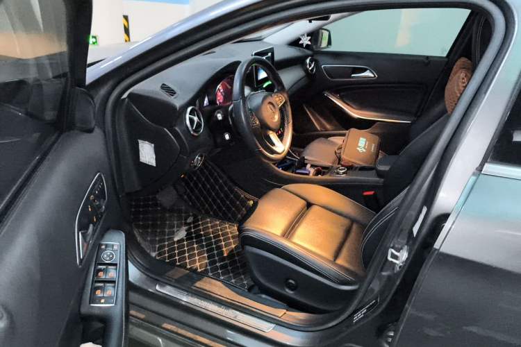 Used Mercedes-Benz GLA 2016 GLA 200 Sport Edition Left Front Seat