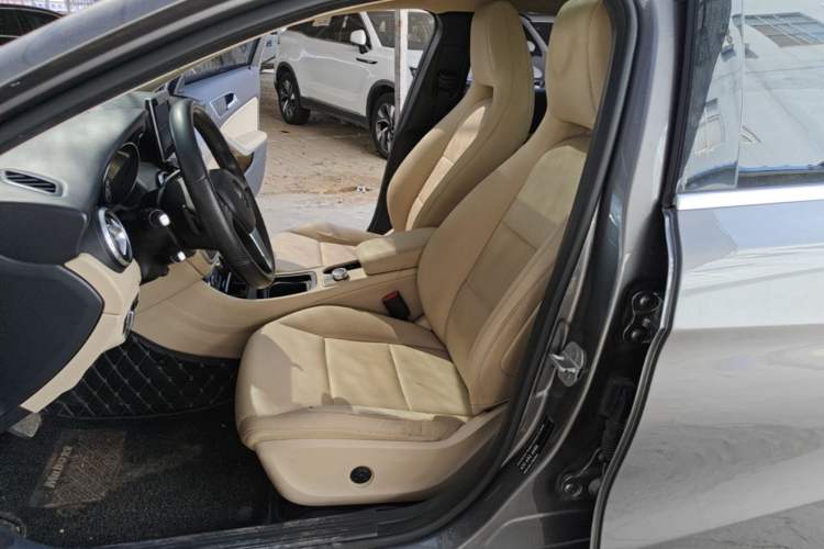Used Mercedes-Benz GLA 2016 GLA 200 Sport Edition Left Front Seat