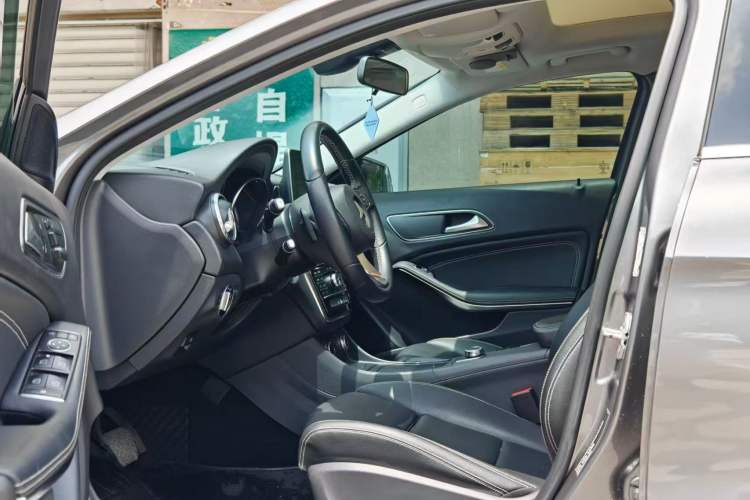 Used Mercedes-Benz GLA 2016 GLA 200 Sport Edition Left Front Seat