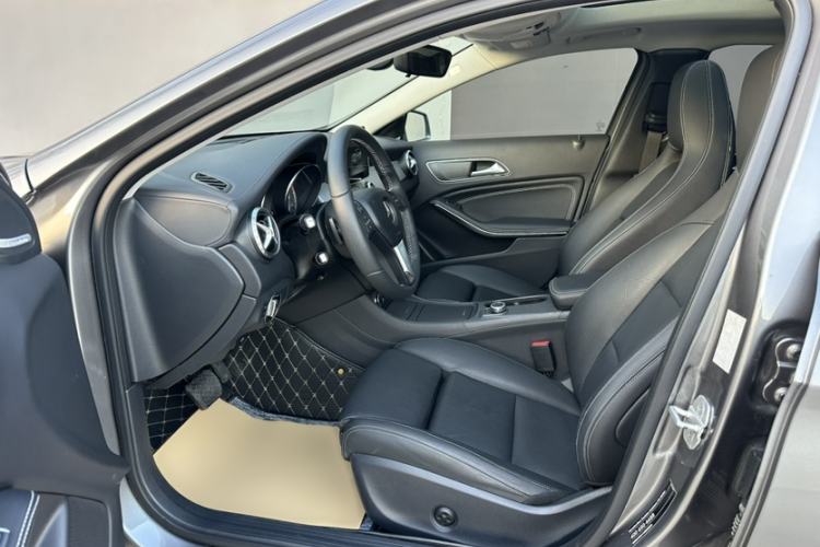 Used Mercedes-Benz GLA 2016 GLA 220 4MATIC Fashion Edition Left Front Seat
