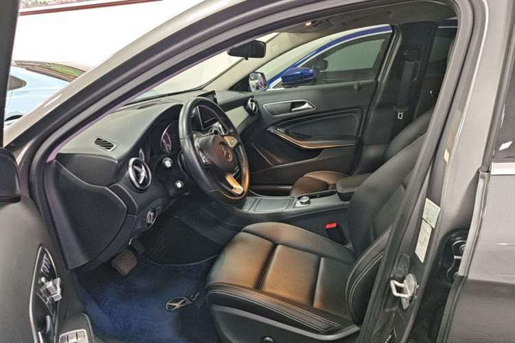 Used Mercedes-Benz GLA 2016 GLA 200 Sport Edition Left Front Seat
