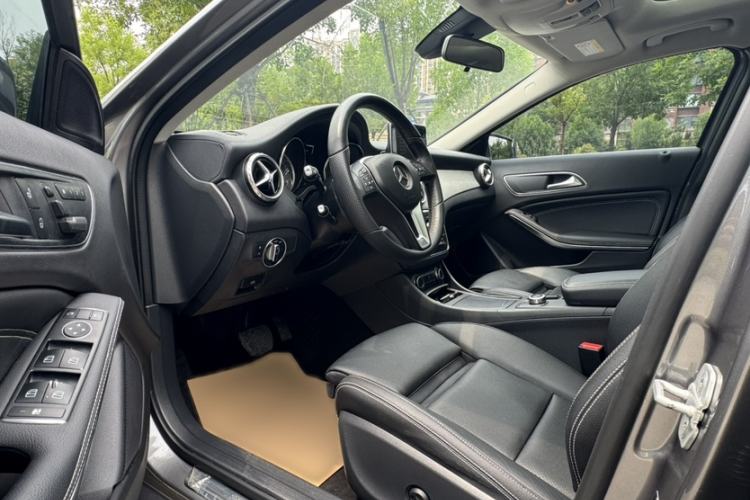 Used Mercedes-Benz GLA 2016 GLA 200 Fashion Model Left Front Seat