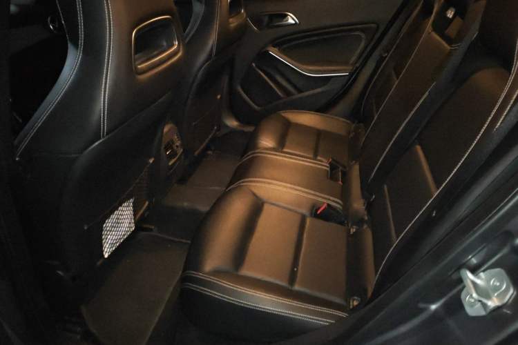 Used Mercedes-Benz GLA 2016 GLA 200 Fashion Model Left Rear Seat