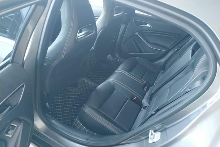 Used Mercedes-Benz GLA 2016 GLA 200 Fashion Model Left Rear Seat