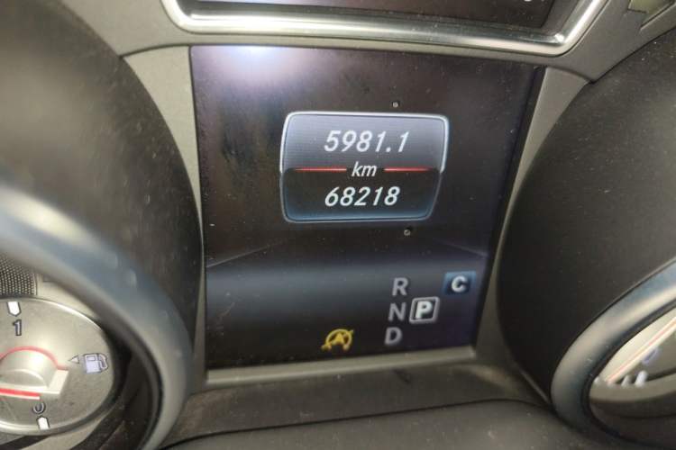 Used Mercedes-Benz GLA 2016 GLA 200 Sport Edition Odometer Close Up