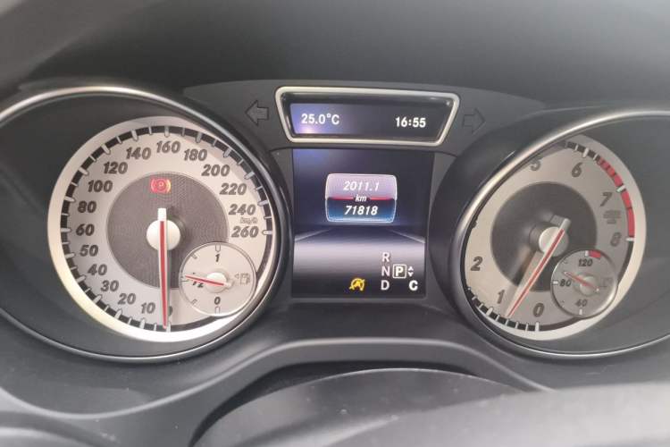 Used Mercedes-Benz GLA 2016 GLA 200 Sport Edition Odometer Close Up