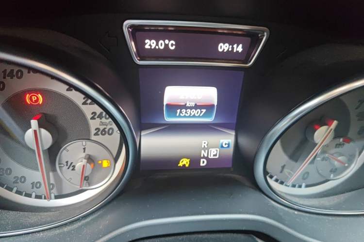 Used Mercedes-Benz GLA 2016 GLA 200 Fashion Model Odometer Close Up