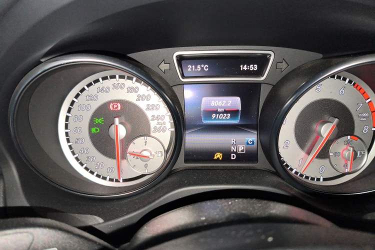 Used Mercedes-Benz GLA 2016 GLA 200 Sport Edition Odometer Close Up
