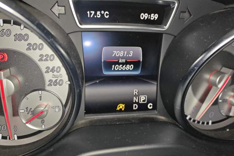 Used Mercedes-Benz GLA 2016 GLA 200 Fashion Model Odometer Close Up