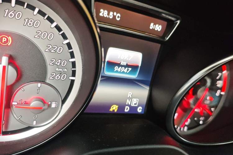 Used Mercedes-Benz GLA 2016 GLA 200 Fashion Model Odometer Close Up