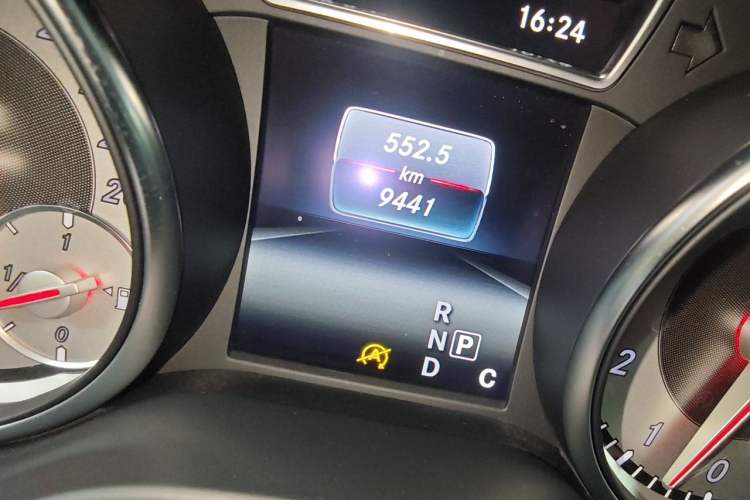 Used Mercedes-Benz GLA 2016 GLA 260 4MATIC Sport Edition Odometer Close Up