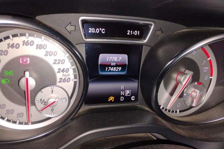 Used Mercedes-Benz GLA 2016 GLA 200 Sport Edition Odometer Close Up