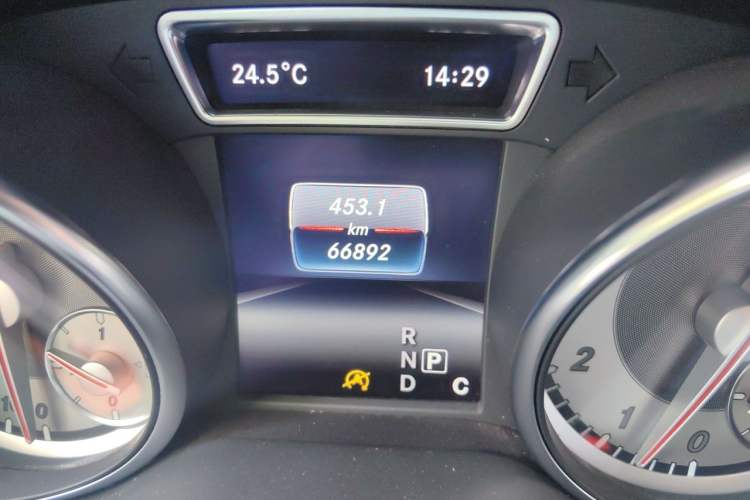Used Mercedes-Benz GLA 2016 GLA 200 Sport Edition Odometer Close Up