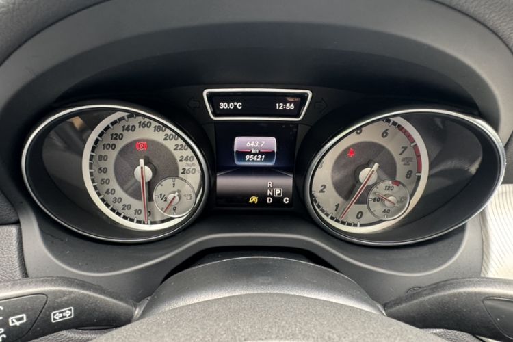 Used Mercedes-Benz GLA 2016 GLA 200 Fashion Model Odometer Close Up