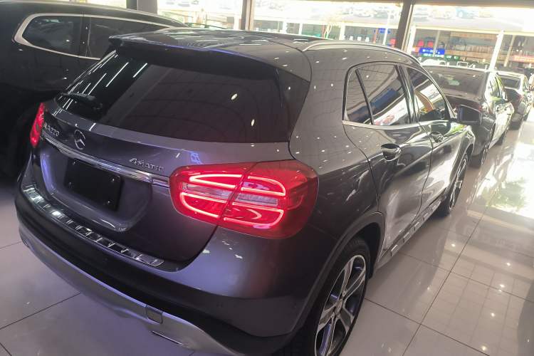 Used Mercedes-Benz GLA 2016 GLA 220 4MATIC Luxury Model Rear Right 45 Deg