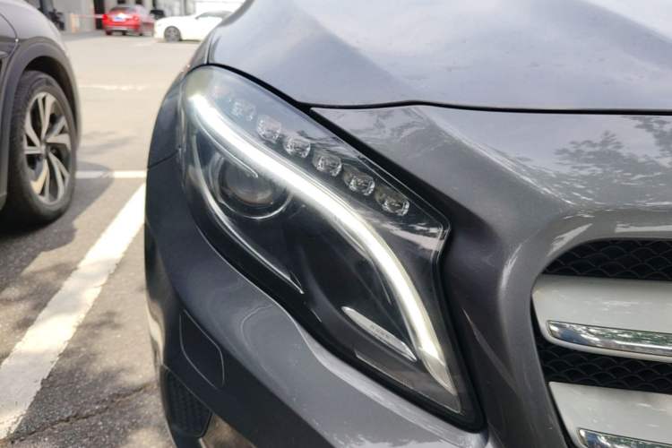 Used Mercedes-Benz GLA 2016 GLA 220 4MATIC Fashion Edition Right Front Headlight