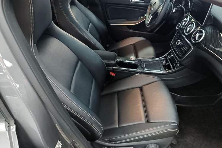 Used Mercedes-Benz GLA 2016 GLA 220 4MATIC Fashion Edition Right Front Seat