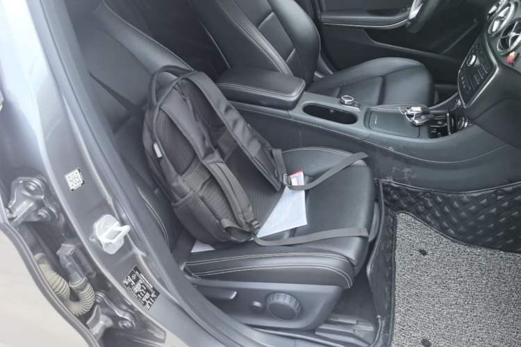 Used Mercedes-Benz GLA 2016 GLA 200 Sport Edition Right Front Seat