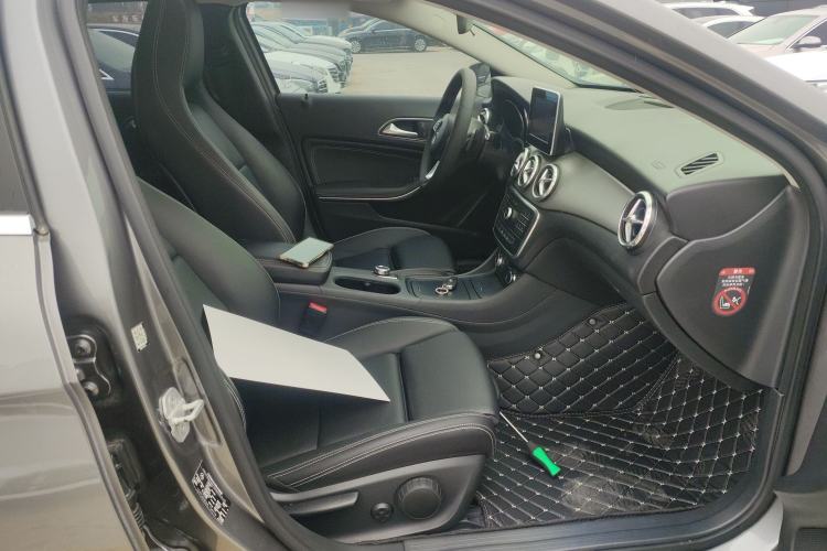Used Mercedes-Benz GLA 2016 GLA 200 Sport Edition Right Front Seat