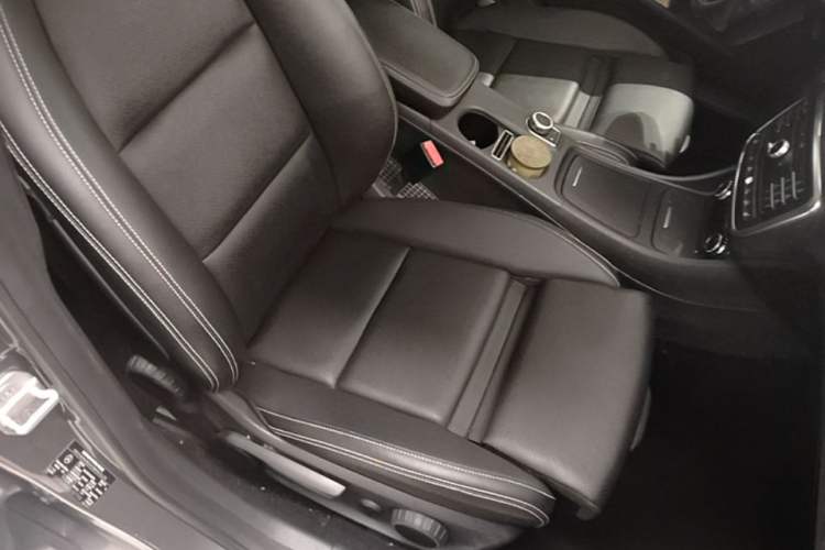 Used Mercedes-Benz GLA 2016 GLA 220 4MATIC Fashion Edition Right Front Seat