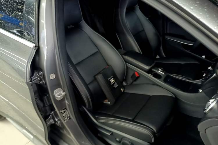 Used Mercedes-Benz GLA 2016 GLA 220 4MATIC Fashion Edition Right Front Seat