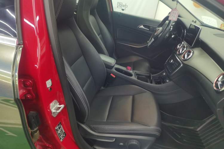 Used Mercedes-Benz GLA 2016 GLA 220 4MATIC Fashion Edition Right Front Seat