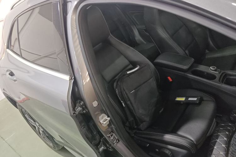 Used Mercedes-Benz GLA 2016 GLA 220 4MATIC Fashion Edition Right Front Seat