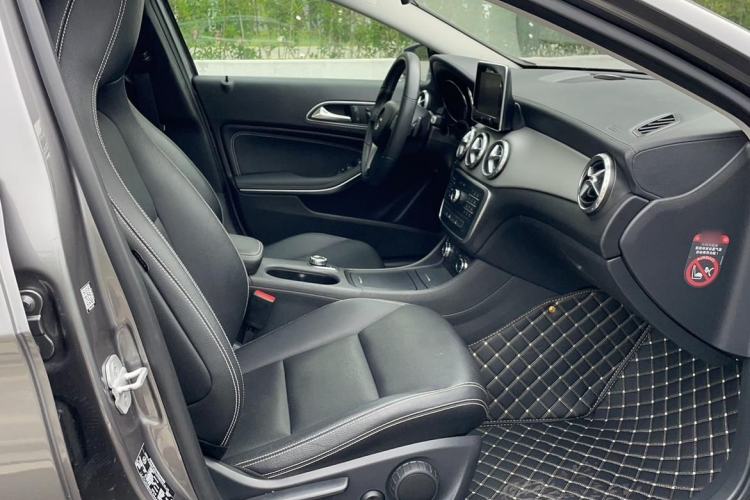 Used Mercedes-Benz GLA 2016 GLA 200 Fashion Model Right Front Seat