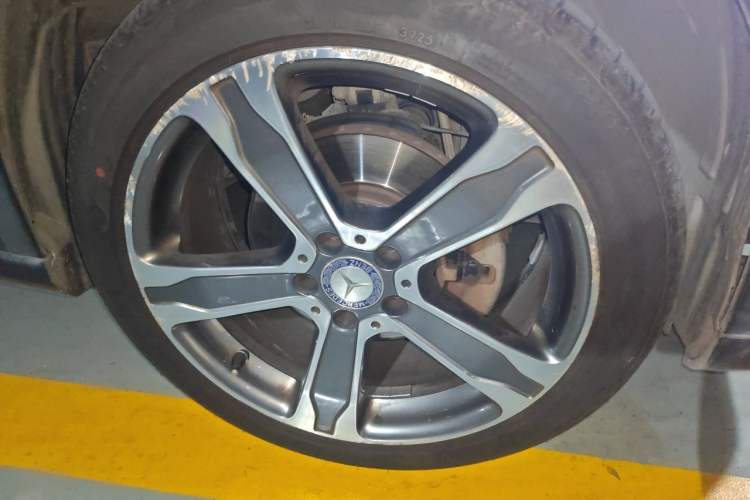 Used Mercedes-Benz GLA 2016 GLA 220 4MATIC Luxury Model Right Front Wheel Hub
