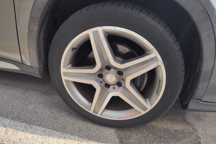 Used Mercedes-Benz GLA 2016 GLA 260 4MATIC Sport Edition Right Front Wheel Hub