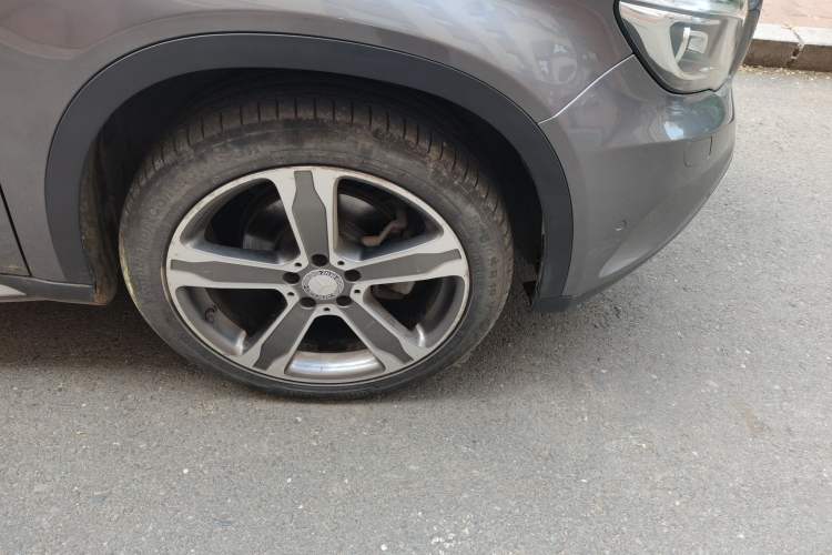 Used Mercedes-Benz GLA 2016 GLA 220 4MATIC Luxury Model Right Front Wheel Hub