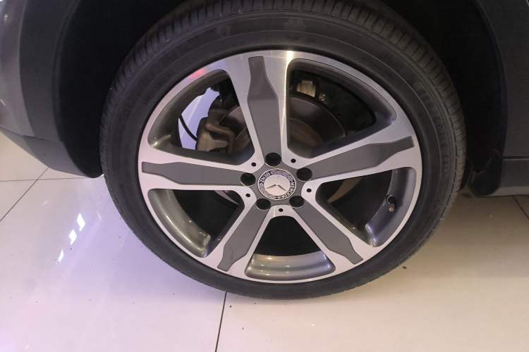 Used Mercedes-Benz GLA 2016 GLA 220 4MATIC Luxury Model Right Rear Wheel Hub