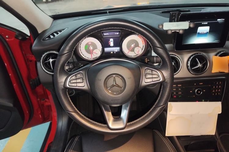 Used Mercedes-Benz GLA 2016 GLA 200 Sport Edition Steering Wheel