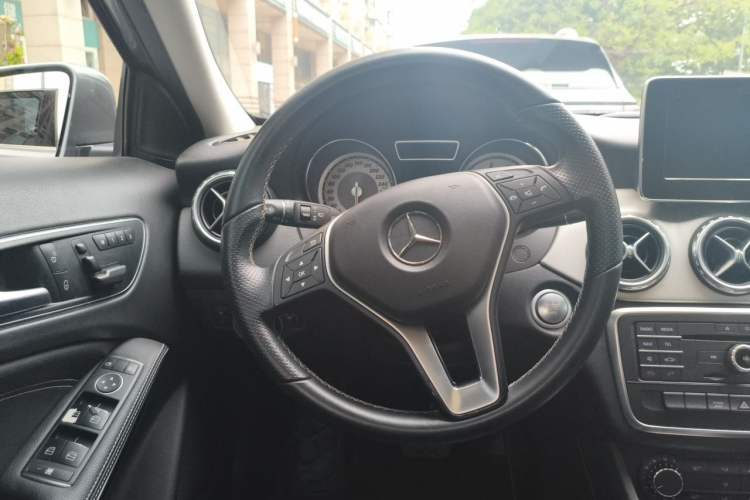 Used Mercedes-Benz GLA 2016 GLA 200 Sport Edition Steering Wheel