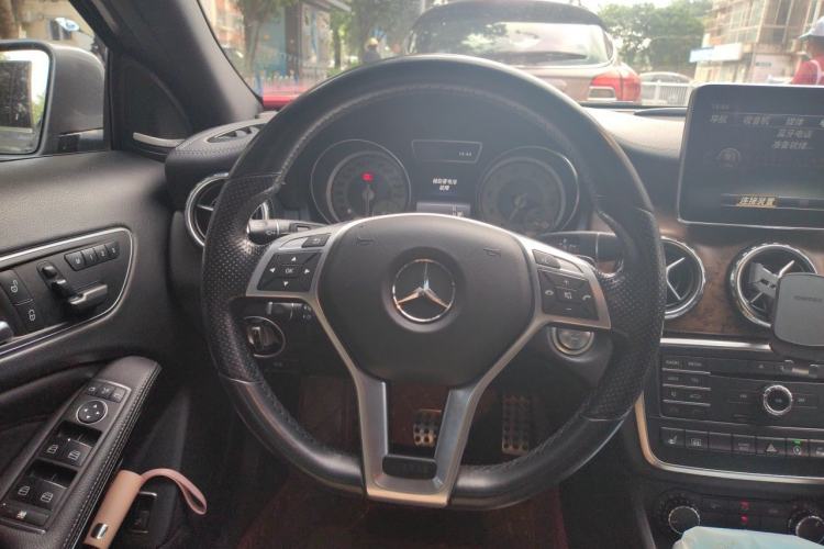 Used Mercedes-Benz GLA 2016 GLA 260 4MATIC Sport Edition Steering Wheel