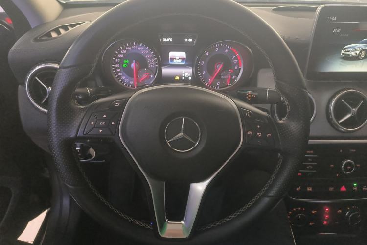 Used Mercedes-Benz GLA 2016 GLA 220 4MATIC Luxury Model Steering Wheel