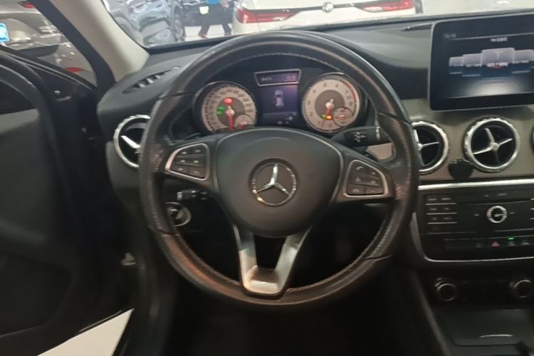 Used Mercedes-Benz GLA 2016 GLA 200 Fashion Model Steering Wheel