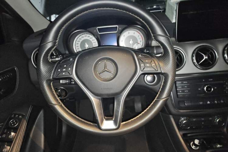Used Mercedes-Benz GLA 2016 GLA 200 Fashion Model Steering Wheel