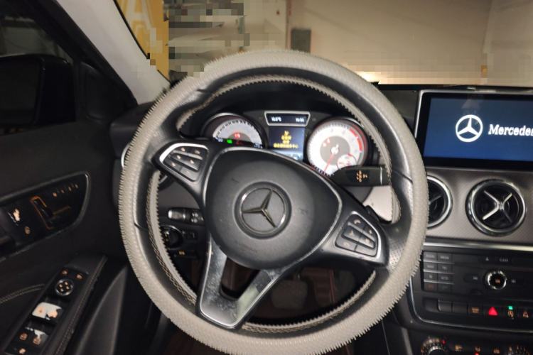 Used Mercedes-Benz GLA 2016 GLA 200 Sport Edition Steering Wheel