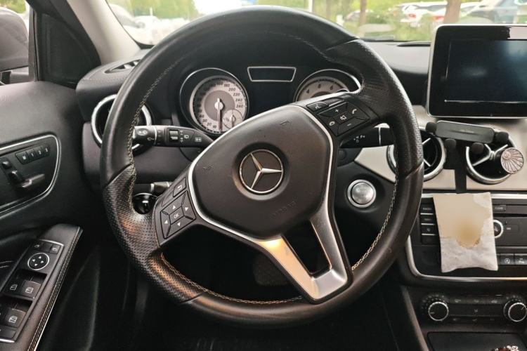 Used Mercedes-Benz GLA 2016 GLA 200 Fashion Model Steering Wheel