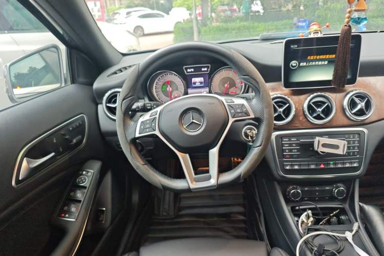 Used Mercedes-Benz GLA 2016 GLA 260 4MATIC Sport Edition Steering Wheel