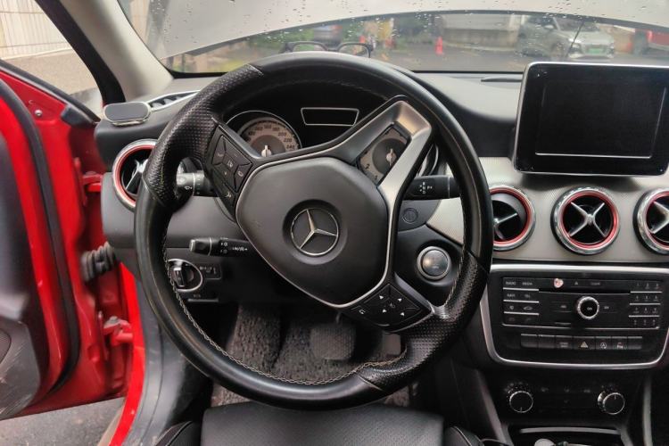 Used Mercedes-Benz GLA 2016 GLA 200 Sport Edition Steering Wheel