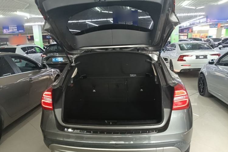 Used Mercedes-Benz GLA 2016 GLA 200 Fashion Model Trunk