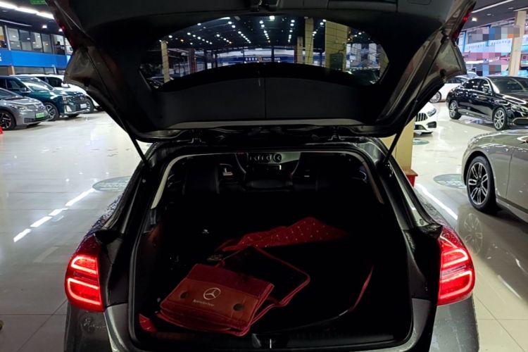 Used Mercedes-Benz GLA 2016 GLA 220 4MATIC Fashion Edition Trunk