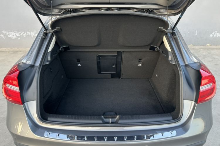 Used Mercedes-Benz GLA 2016 GLA 220 4MATIC Fashion Edition Trunk
