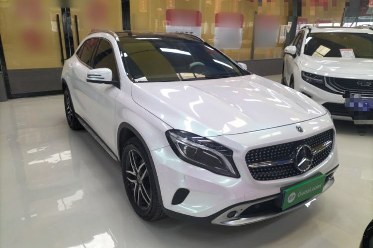 Used Mercedes-Benz GLA 2016 GLA 200 Fashion Model Front Right 45 Deg