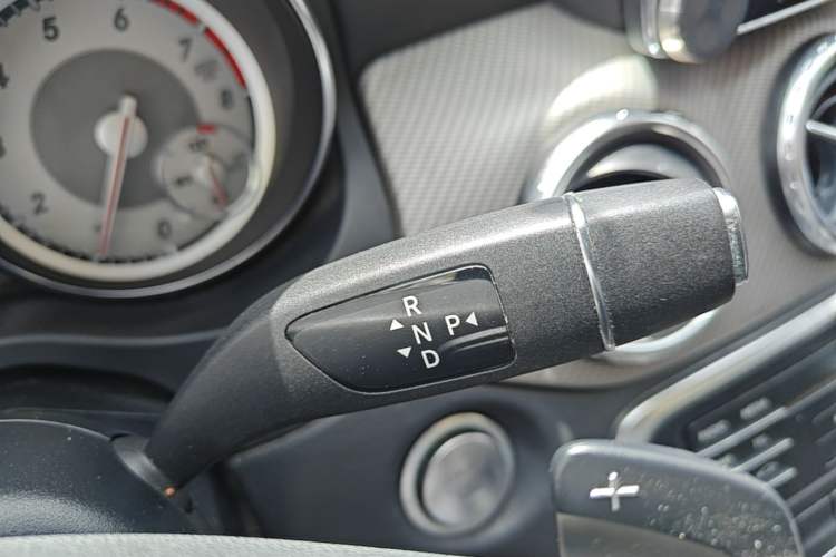 Used Mercedes-Benz GLA 2016 GLA 200 Fashion Model Gear Lever