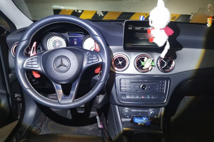 Used Mercedes-Benz GLA 2016 GLA 200 Fashion Model Center Console