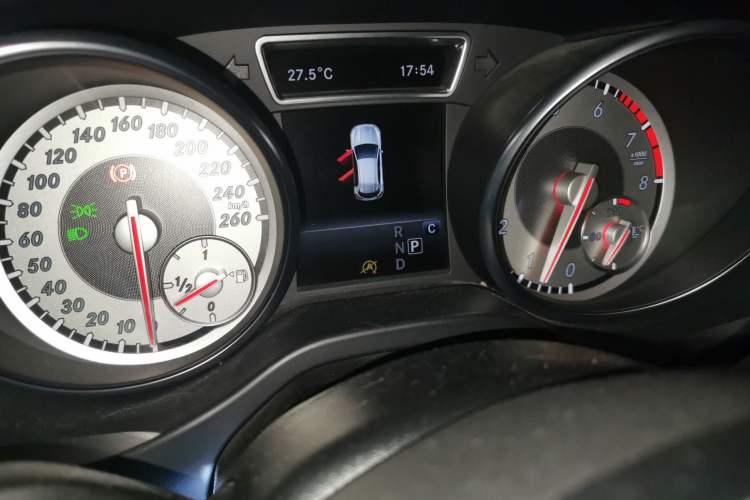 Used Mercedes-Benz GLA 2016 GLA 200 Fashion Model Odometer Close Up