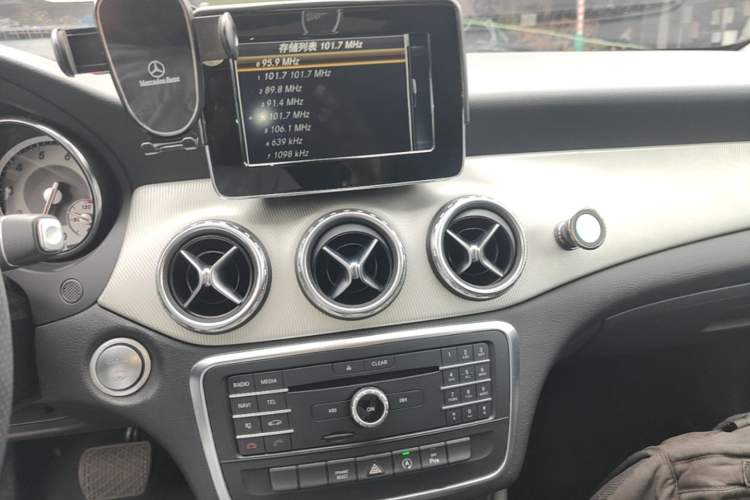 Used Mercedes-Benz GLA 2016 GLA 200 Sport Edition Audio And AC Panel